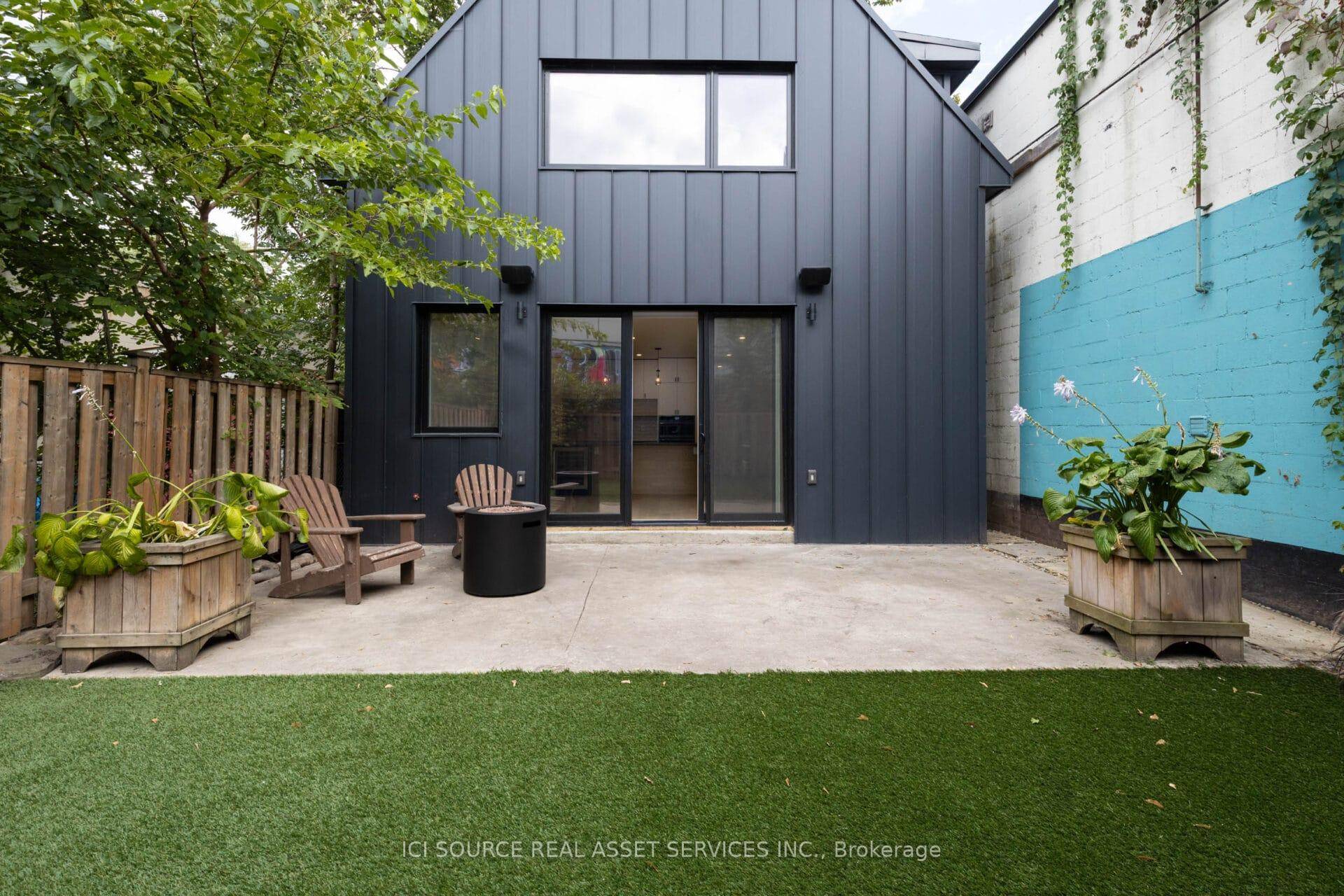 This detached garden suite combines privacy and thoughtful design across two levels in the heart of Leslieville.