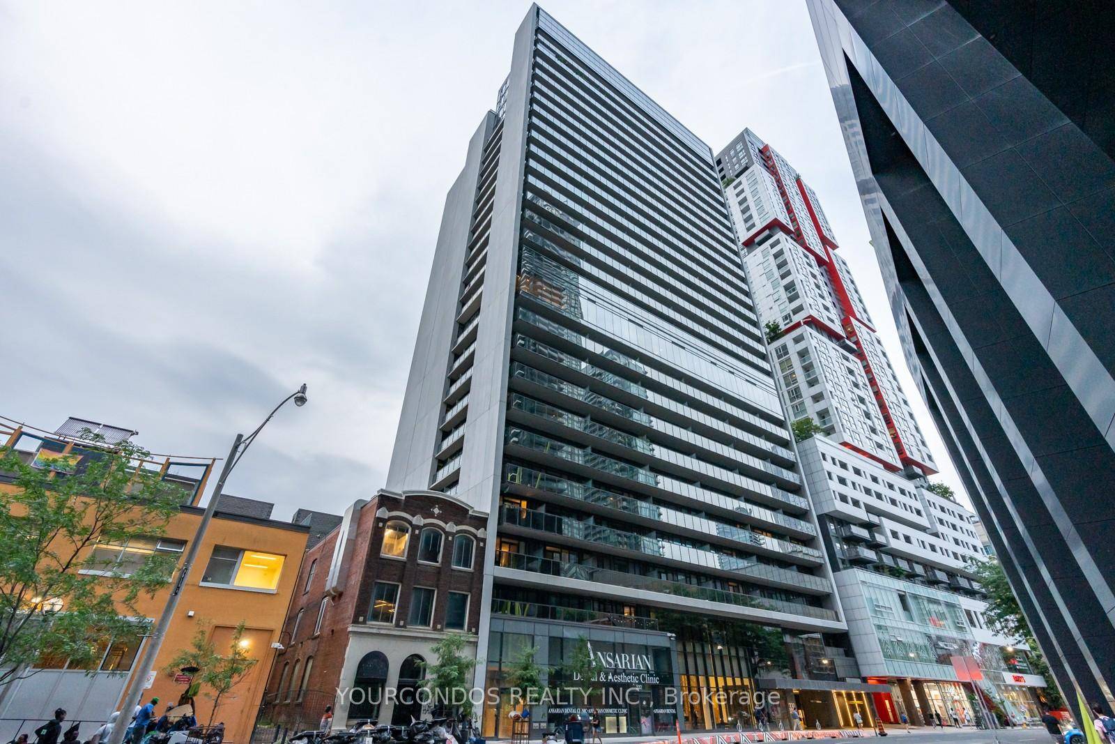 Spacious 1 Bedroom South Facing Apartment In Luxury Building By Green Park In The Heart Of Toronto's Entertainment District.