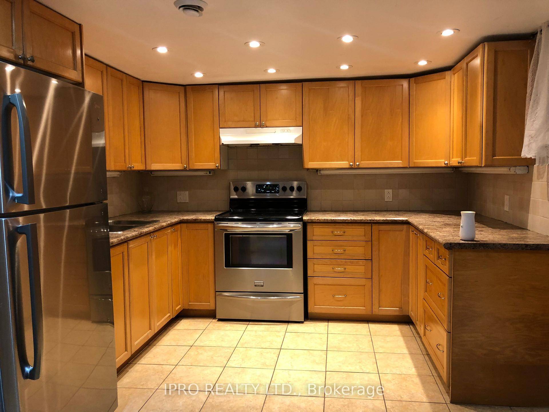 This 1 Br in the Basement is perfect for students and working professionals !
