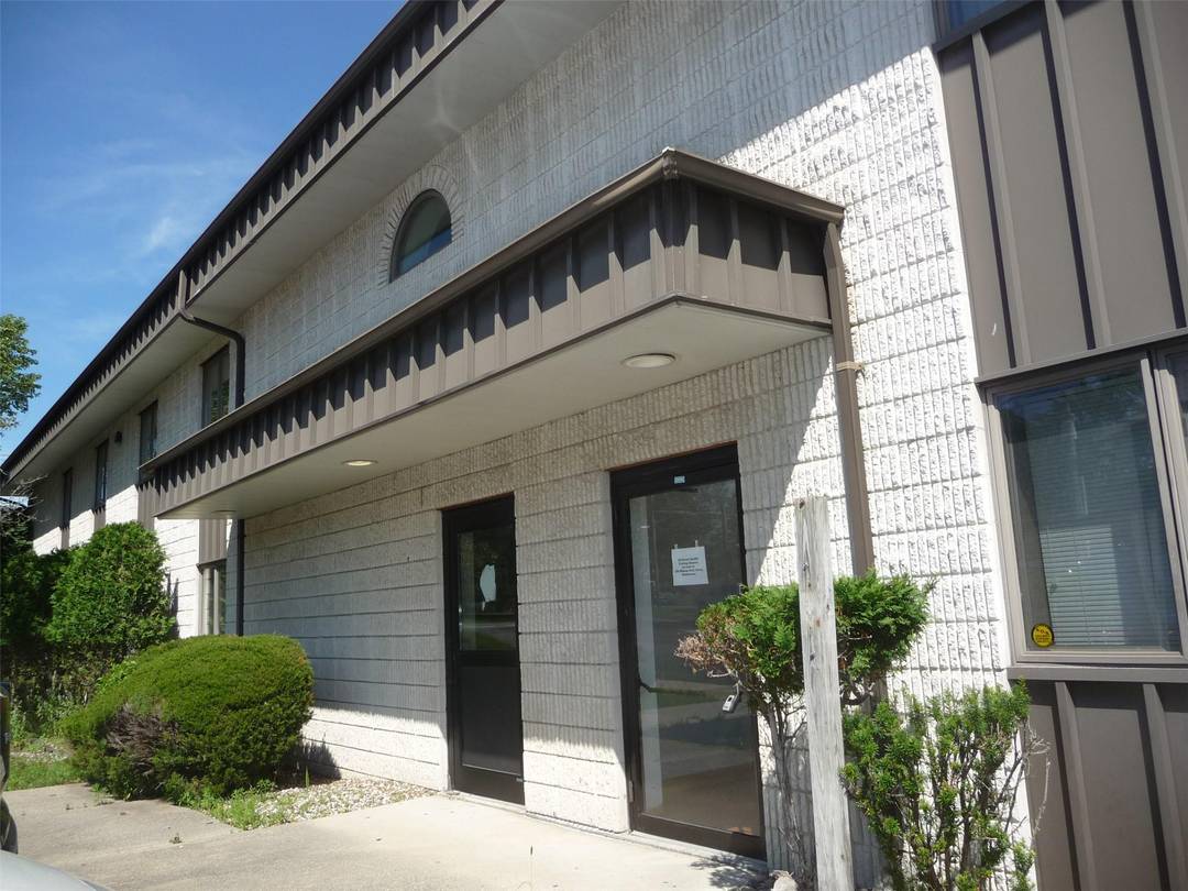 This unit is around 2300 sqft with 8 office rooms.