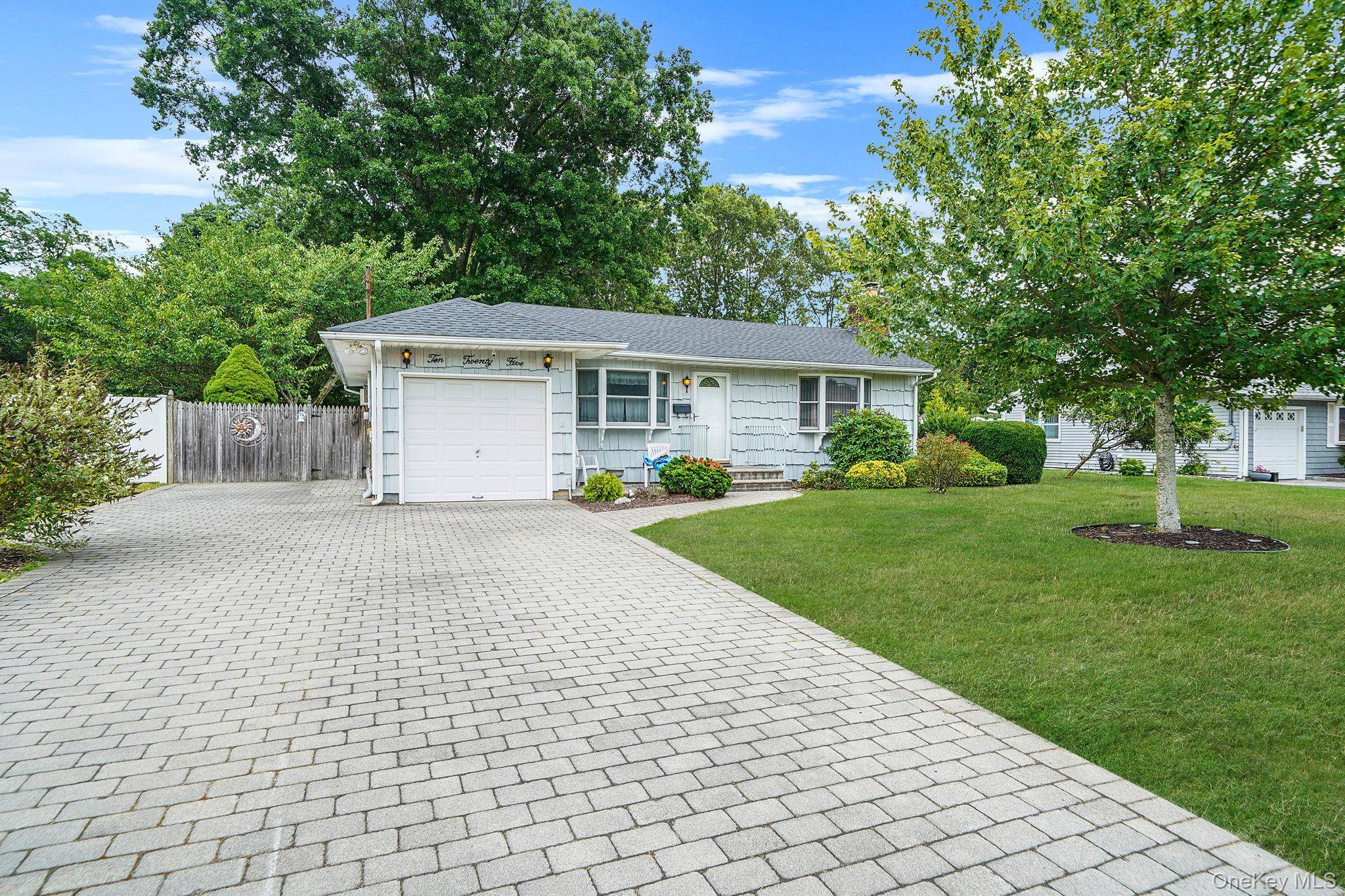 Move right into this charming one story ranch in the West Islip School District.