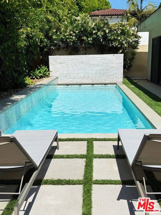 1636   Courtney Ave 2BR Hollywood Hills East La