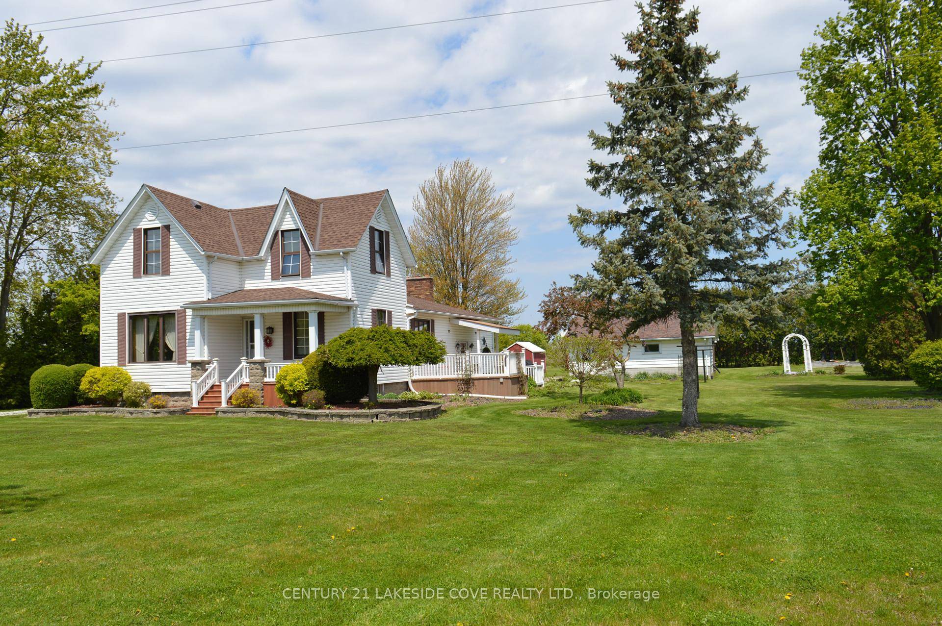 Beautiful Country 4 Bedroom Home Owned By The Same Family for Many Decades.