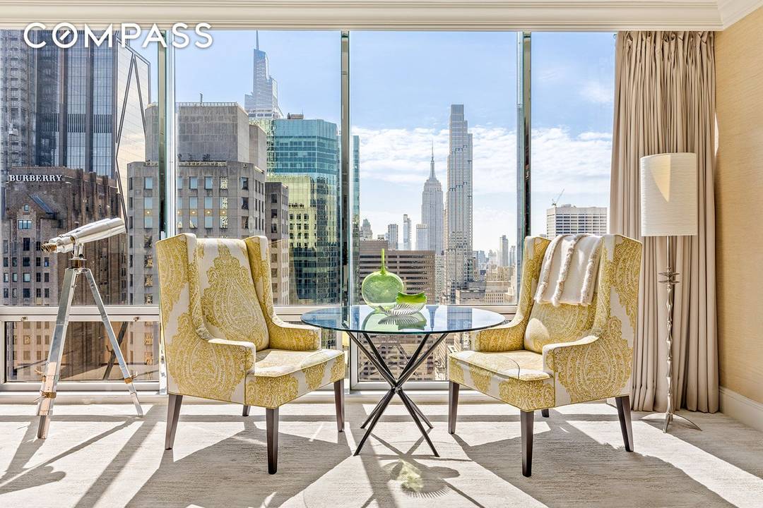 Enjoy stunning, south facing views of the iconic Empire State building and New York City skyline, as well as a fantastic layout in this generously sized 1 bedroom, 1.