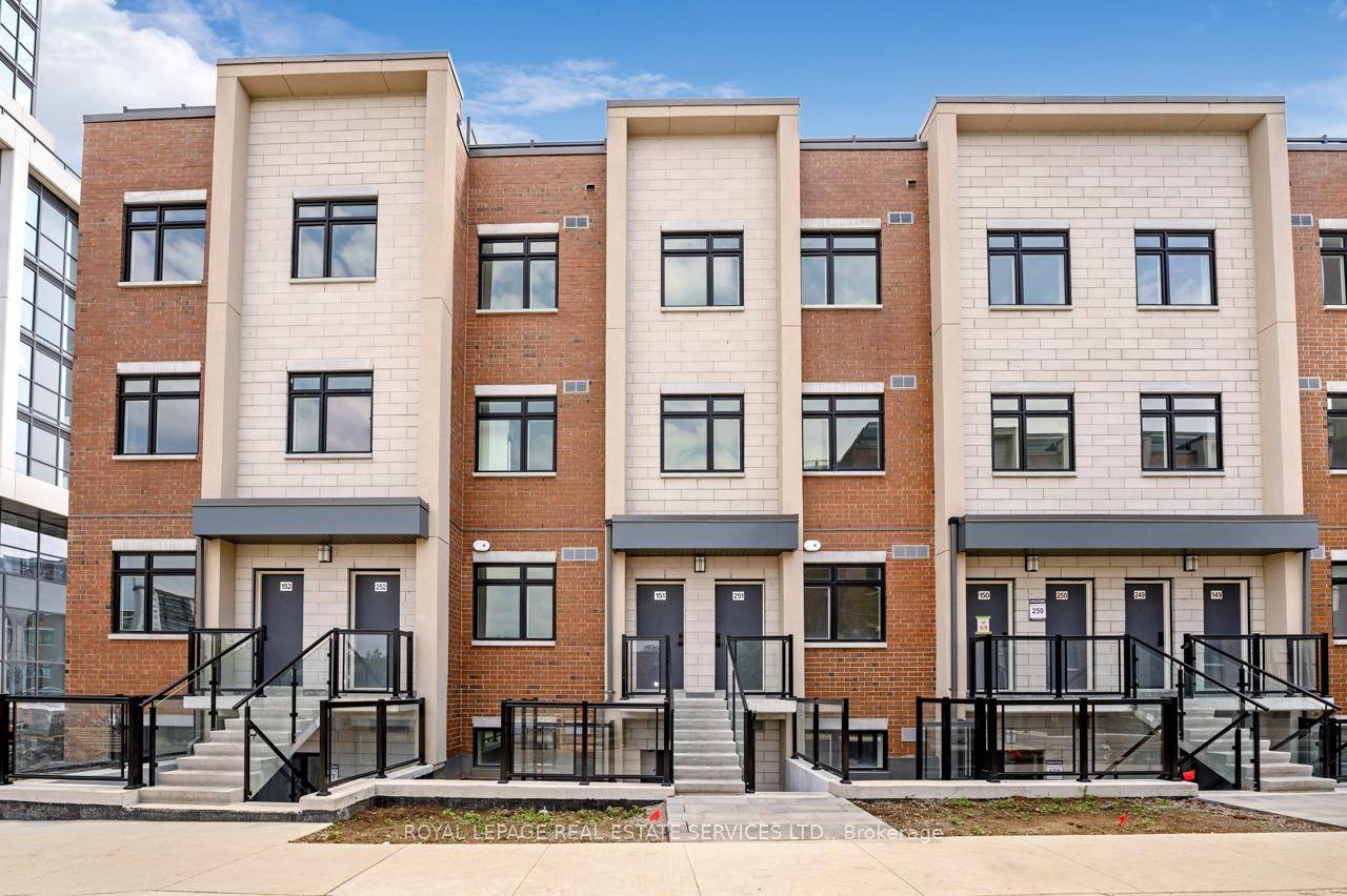 Newly Built Luxury Townhouse Condo in Lakeview Mississauga !