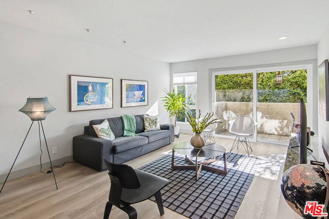 8400 De Longpre Ave 1BR Sunset Strip La