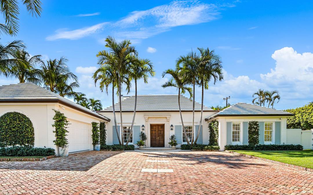 During the extensive 3 year renovation, the Sellers spared no expense and collaborated with one of Palm Beach's finest teams of professionals Fairfax amp ; Sammons Architects, John G.