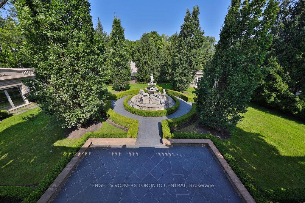 Welcome to 489 Lakeshore Road East, a truly exceptional estate crafted by the renowned Ferris Rafauli, nestled in the prestigious enclave of southeast Oakville along the serene shores of Lake ...