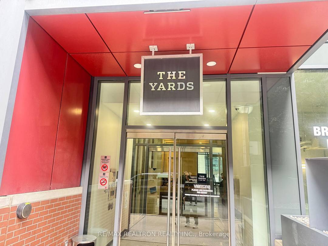 Beautiful, bright, and sunny unit in a sought after waterfront community !