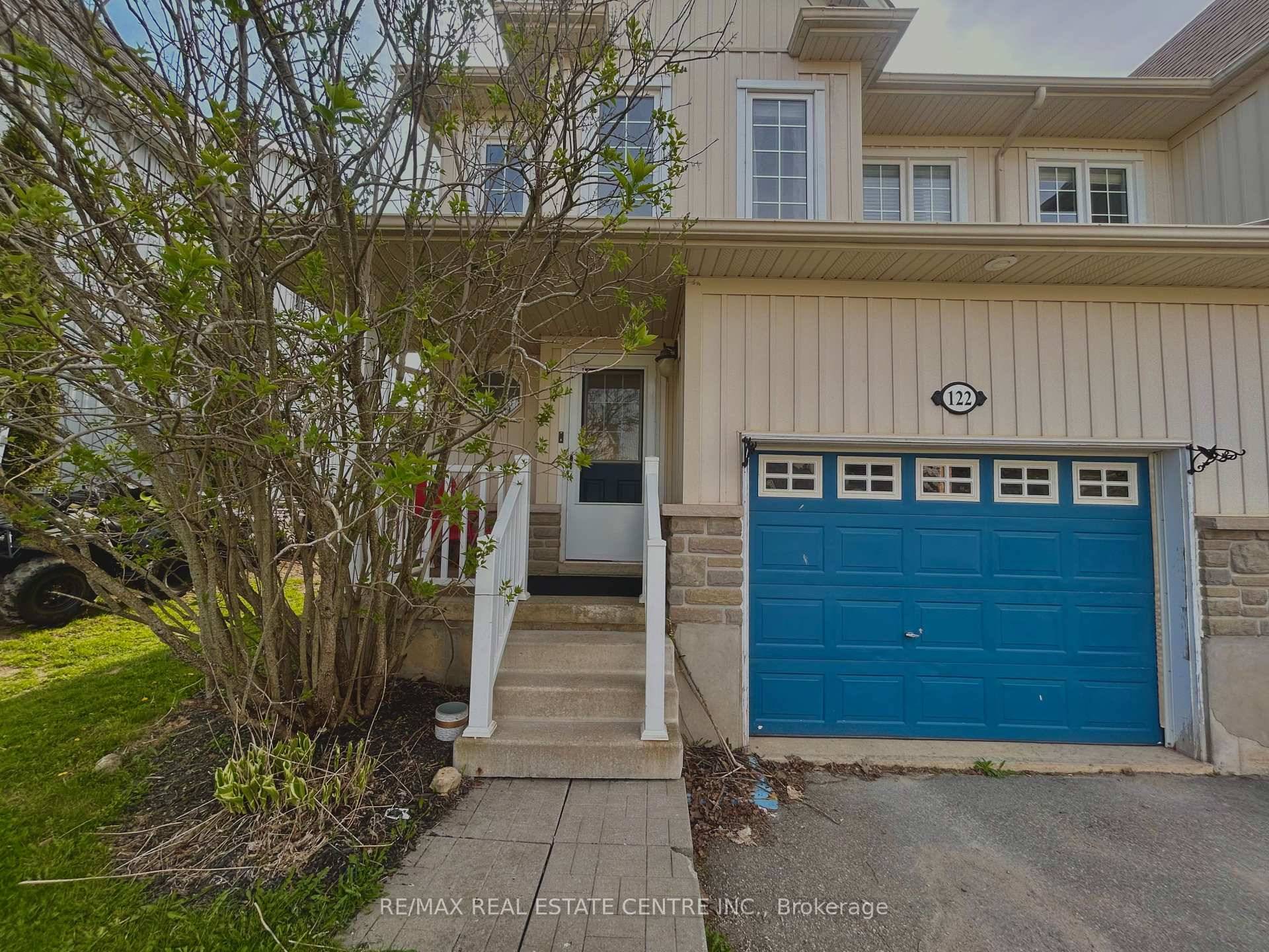 Discover The Perfect Blend Of Comfort And Style In This Beautifully Upgraded 3 1 Bedroom, 3 Bath Family Home !