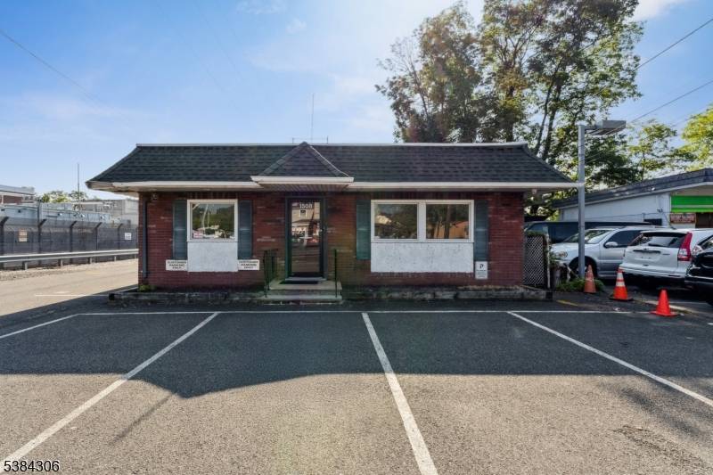 This property was previously used as a construction and overhead garage company for many years.