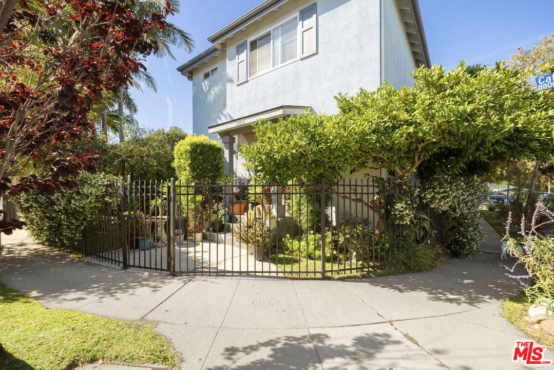 8801 Cattaraugus Ave 4BR La