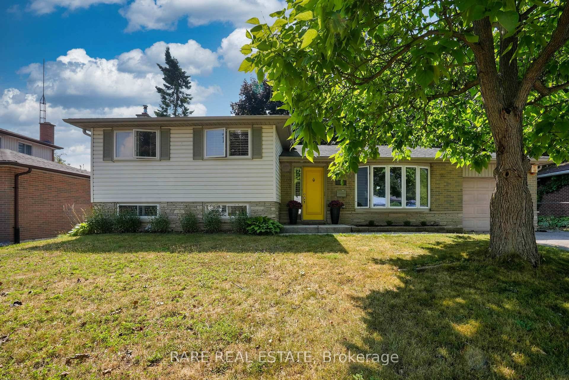 Cozy 3 level side split home located in sought after Allandale in a family friendly neighbourhood.