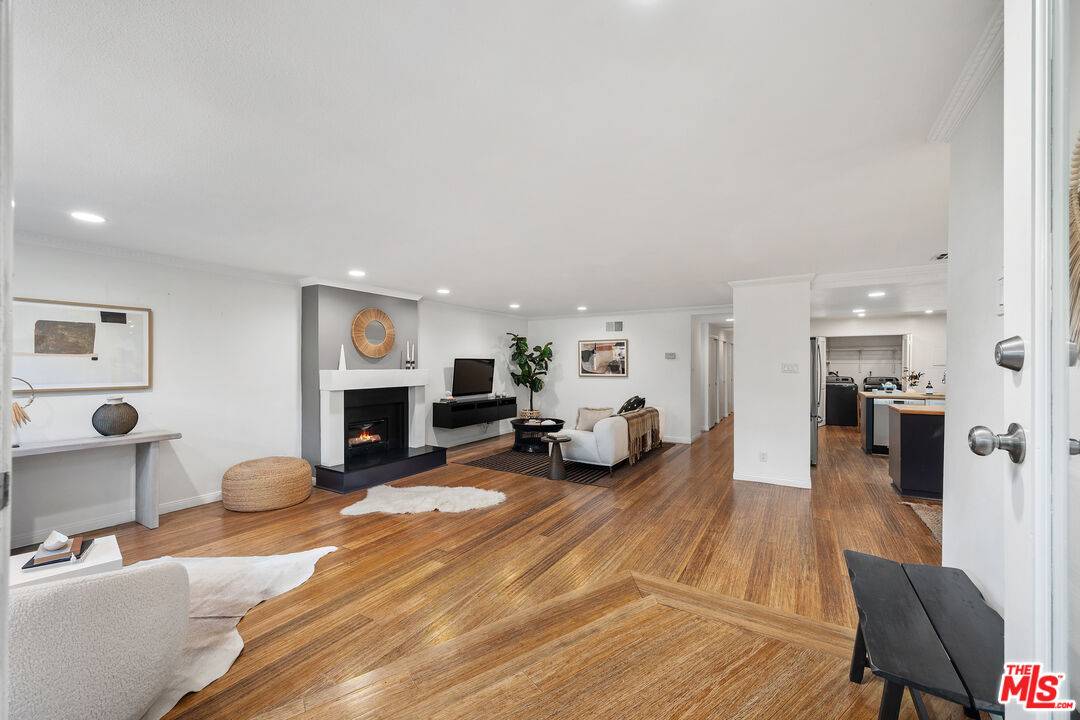 11687 Bellagio Rd 2BR Brentwood La