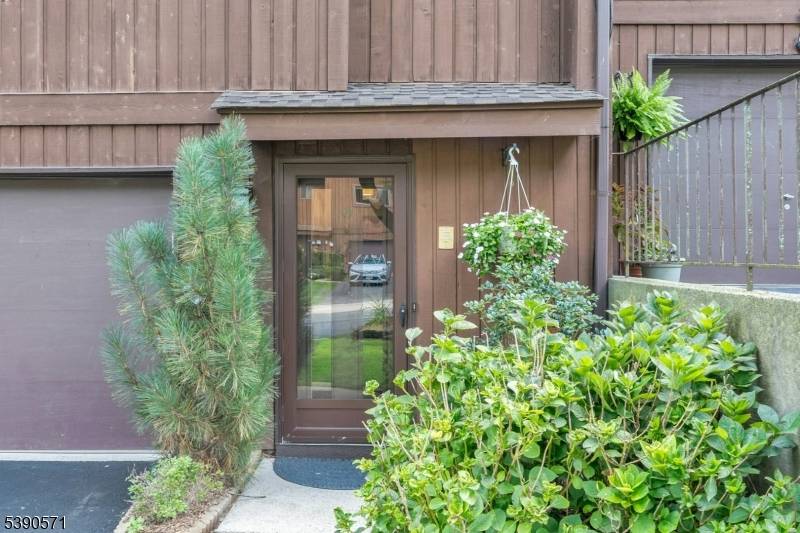 Welcome to this beautifully maintained 3 bedroom, 2.