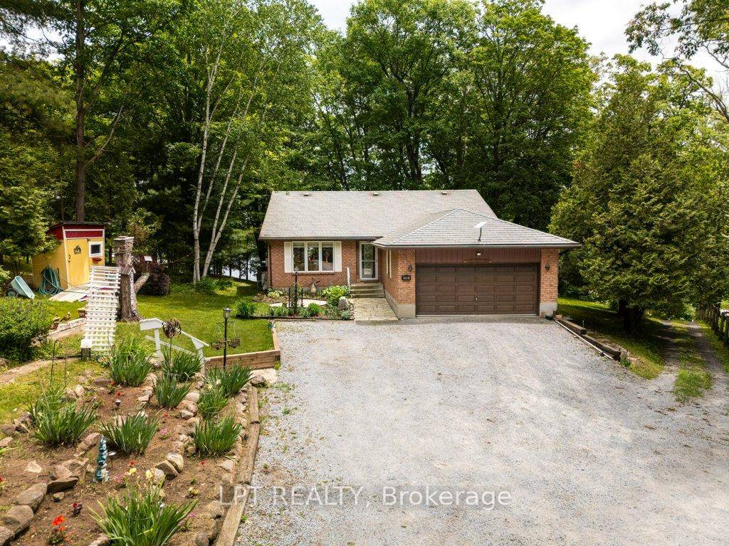 Welcome to your lakeside retreat on Bobs Lake !