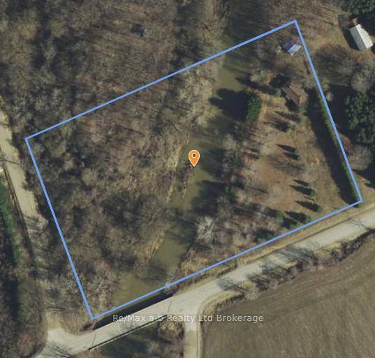 Looking for a home and a cottage all in one place ?