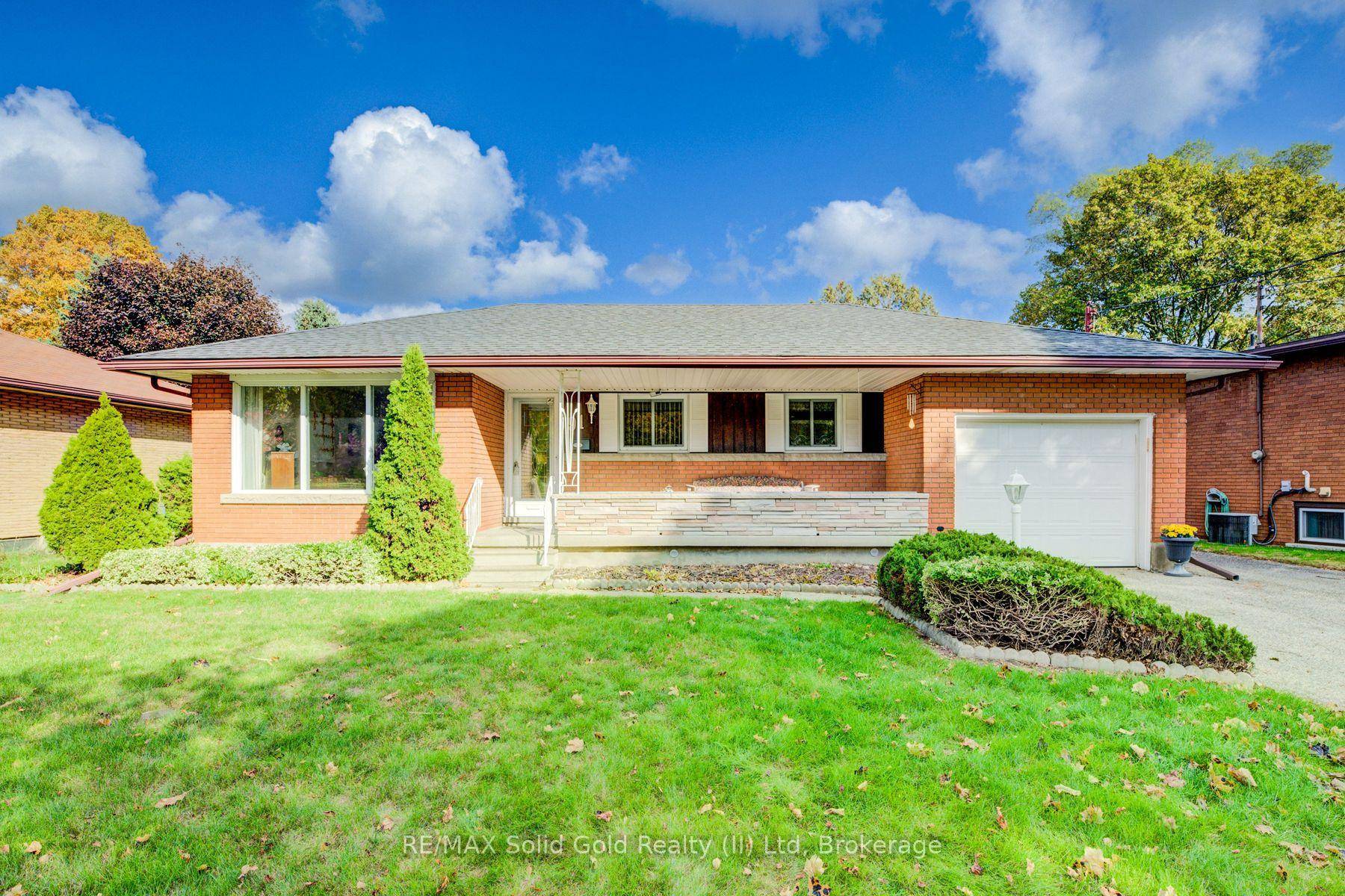 Welcome Home ! This lovely 3 bedroom bungalow offers peace and tranquility in a highly desired neighborhood.