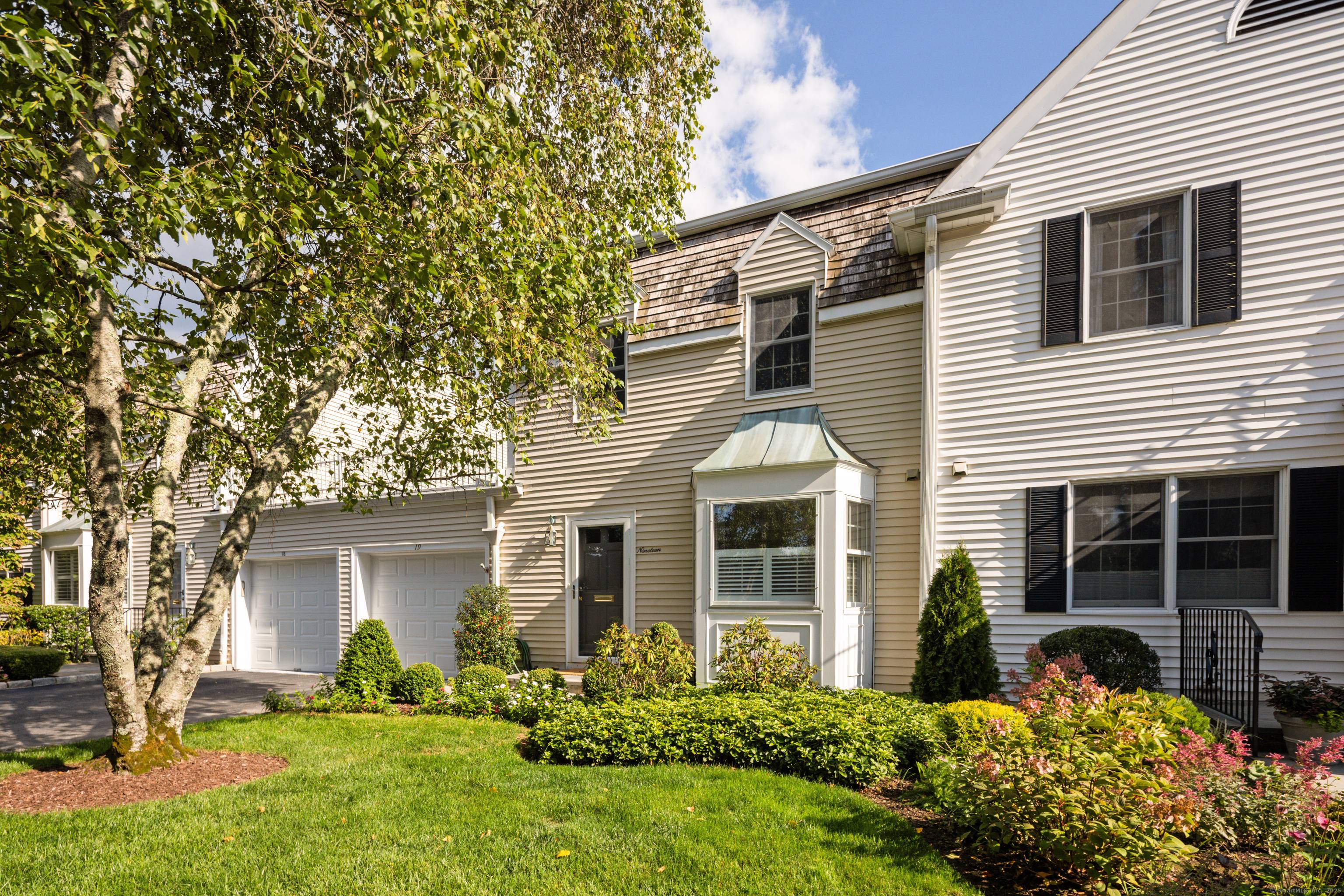 Experience condo living at its best at Hathaway Commons !