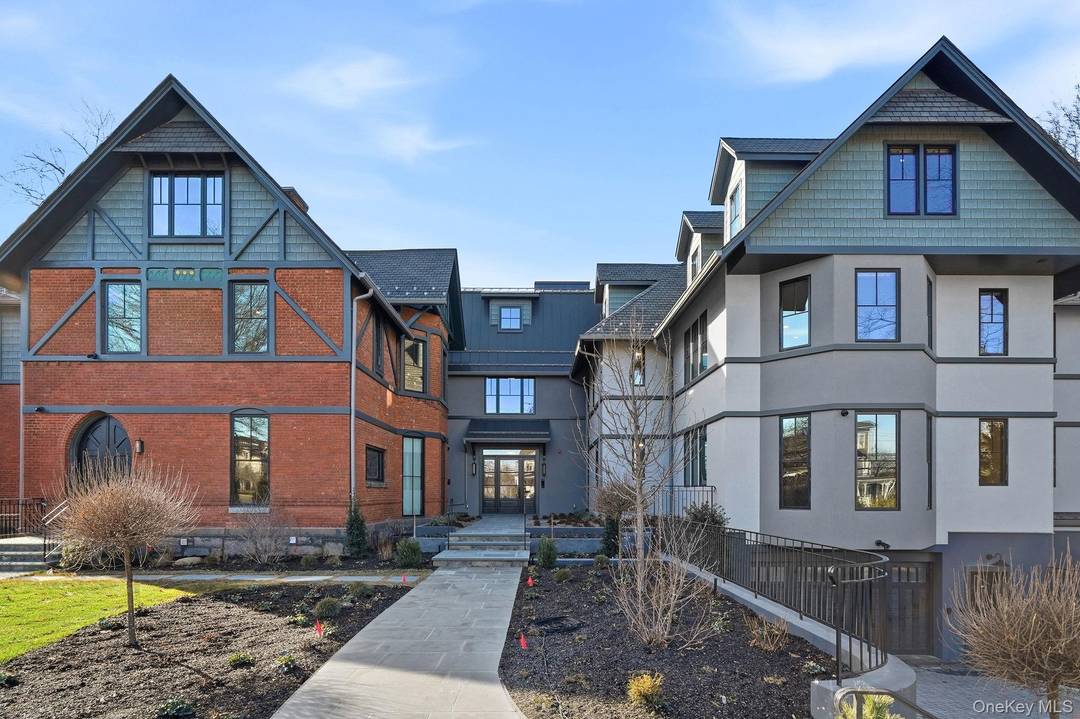 Welcome to the Landmark at Clinton, a brand new luxury rental building in the Heart of Dobbs Ferry.