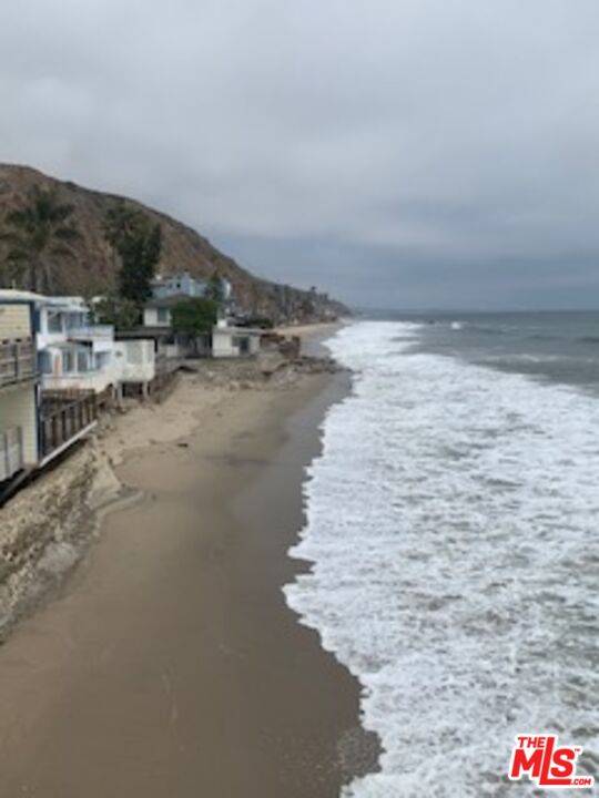 21062   Pacific Coast Hwy Malibu La
