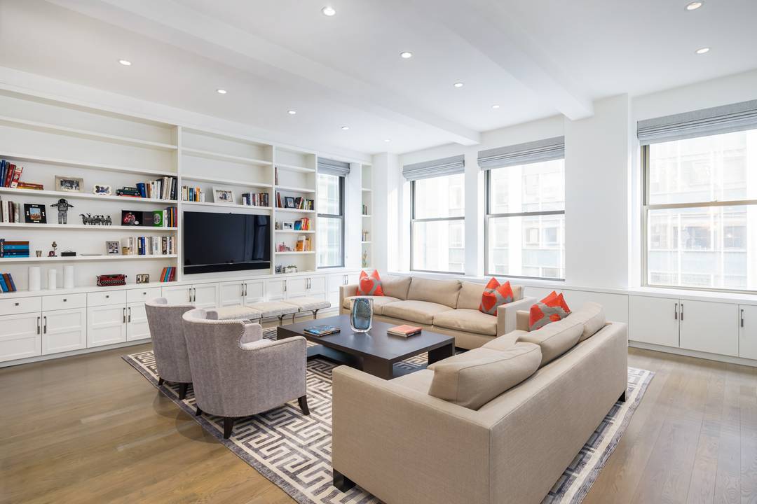 This sprawling loft, located in the heart of NoMad, offers an extremely versatile layout.