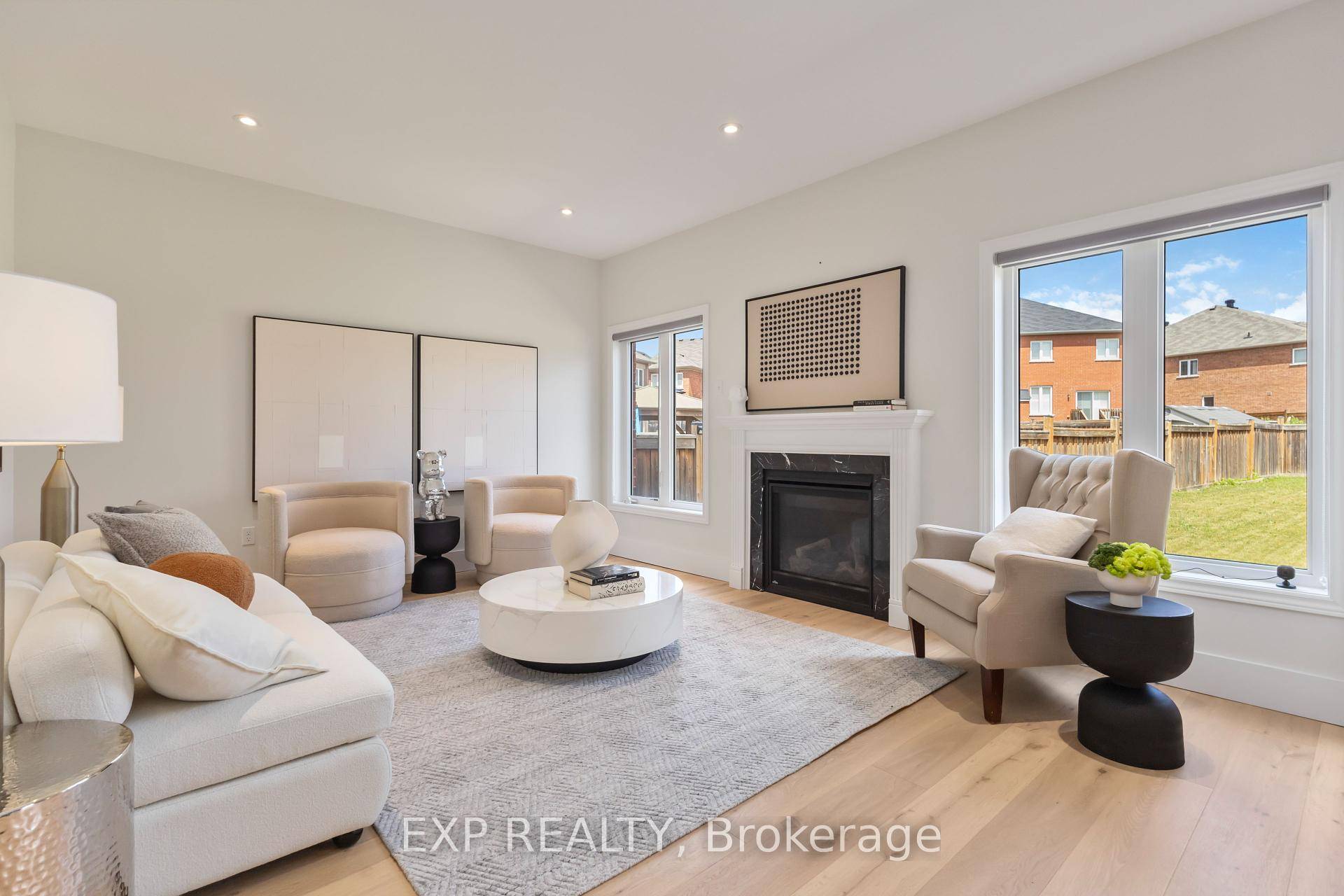 Welcome to 127 Greenwood Rd, Stouffville a luxurious and meticulously upgraded 4 bedroom, 5 bathroom dream home on a premium 58ft x 147ft lot !