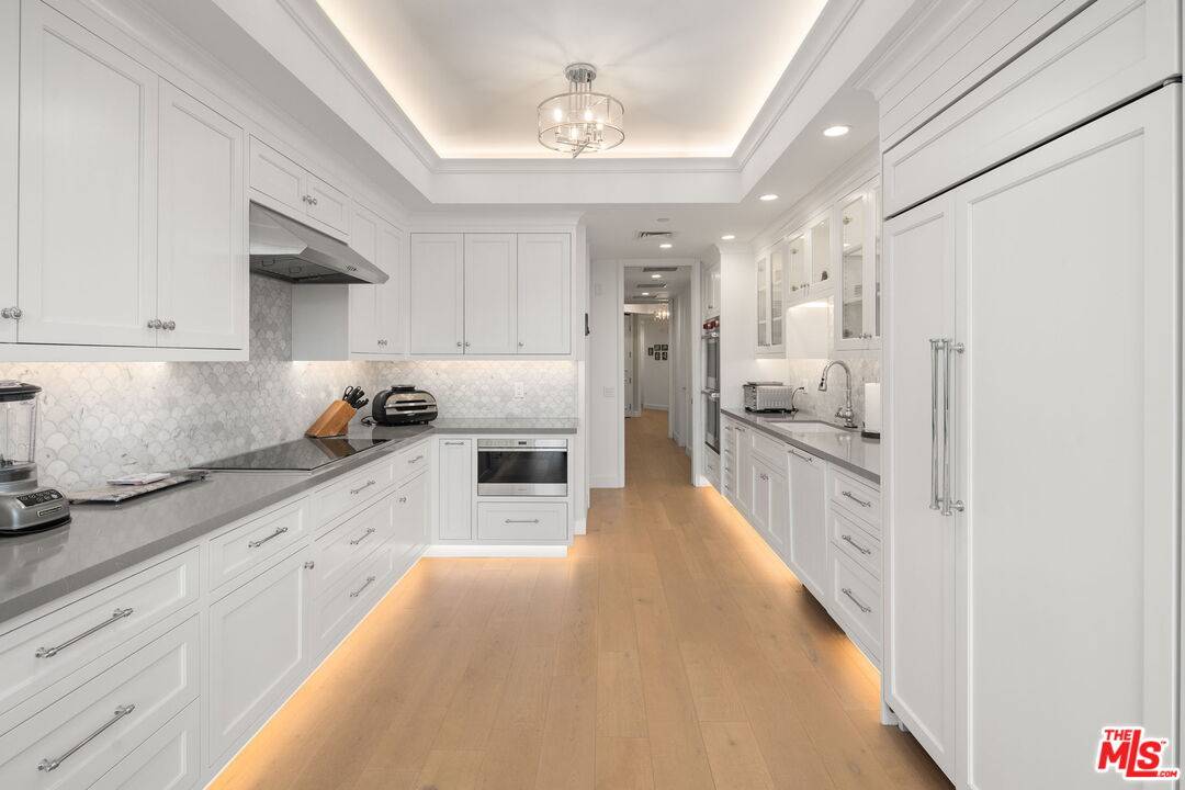 300  N Swall Dr 2BR Beverly Grove La