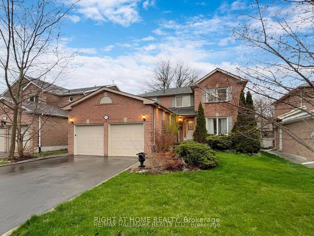 Legal Duplex ! 4 2 Bedrooms Registered 2 Bed Basement Apartment Prime Newmarket Welcome to 273 McCaffrey Rd a rare legal duplex offering over 4000 sq.