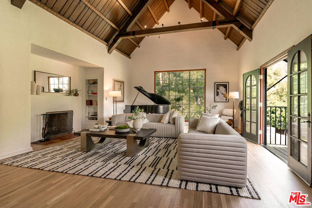 3105   Ledgewood Dr 4BR Hollywood Hills East La