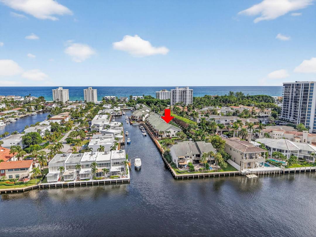 Waterfront Townhome with Stunning Intracoastal Views, Dedicated Boat Dock amp ; Deeded Beach Access.