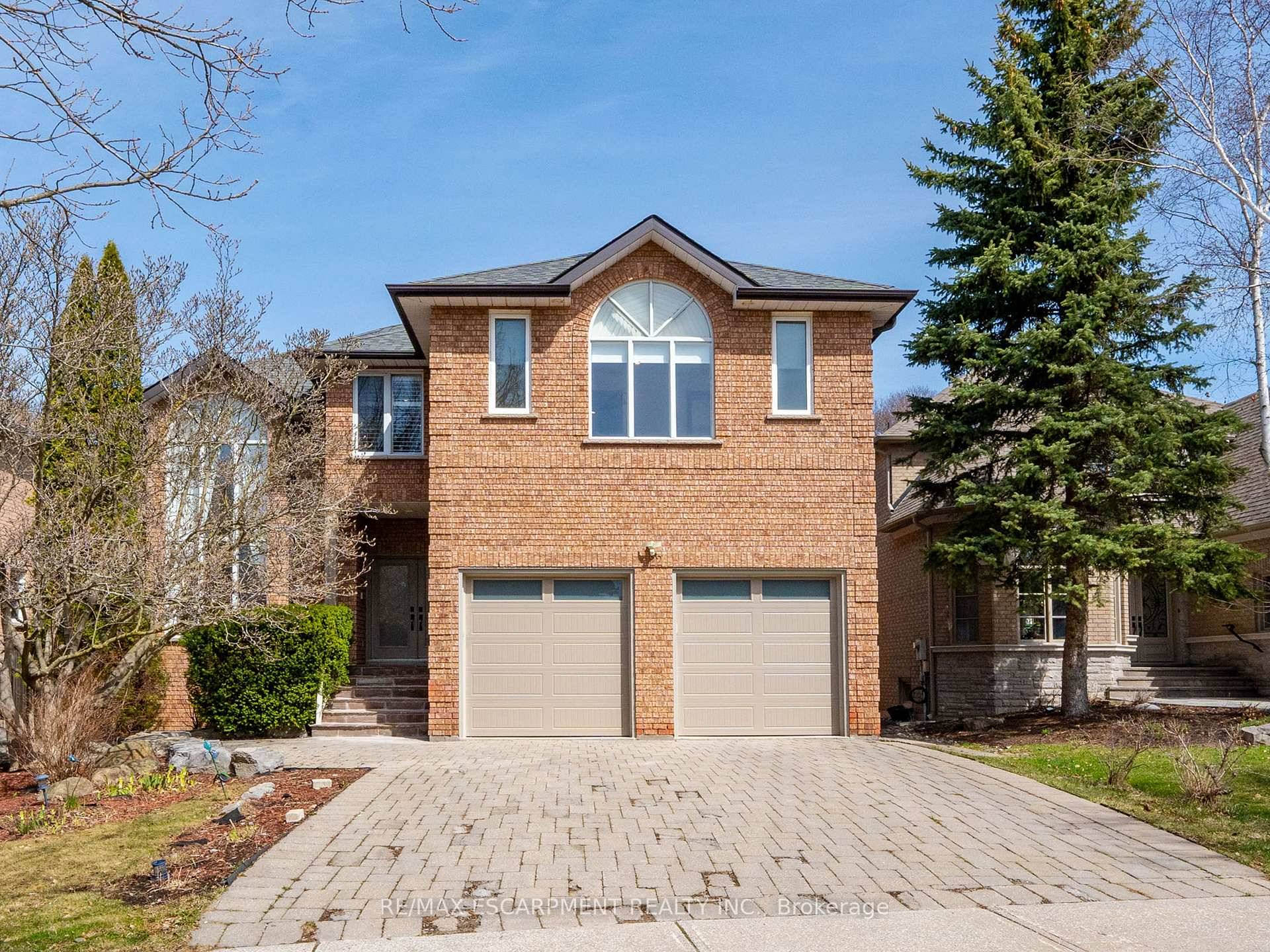 4, 366 square feet custom built home in Richmond Hills exclusive Mill Pond Community.