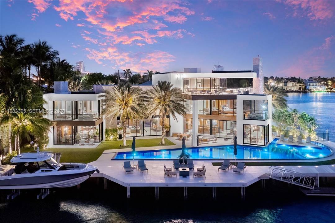 Where extraordinary scale meets one of Harbor Beach s most coveted waterfront settings.