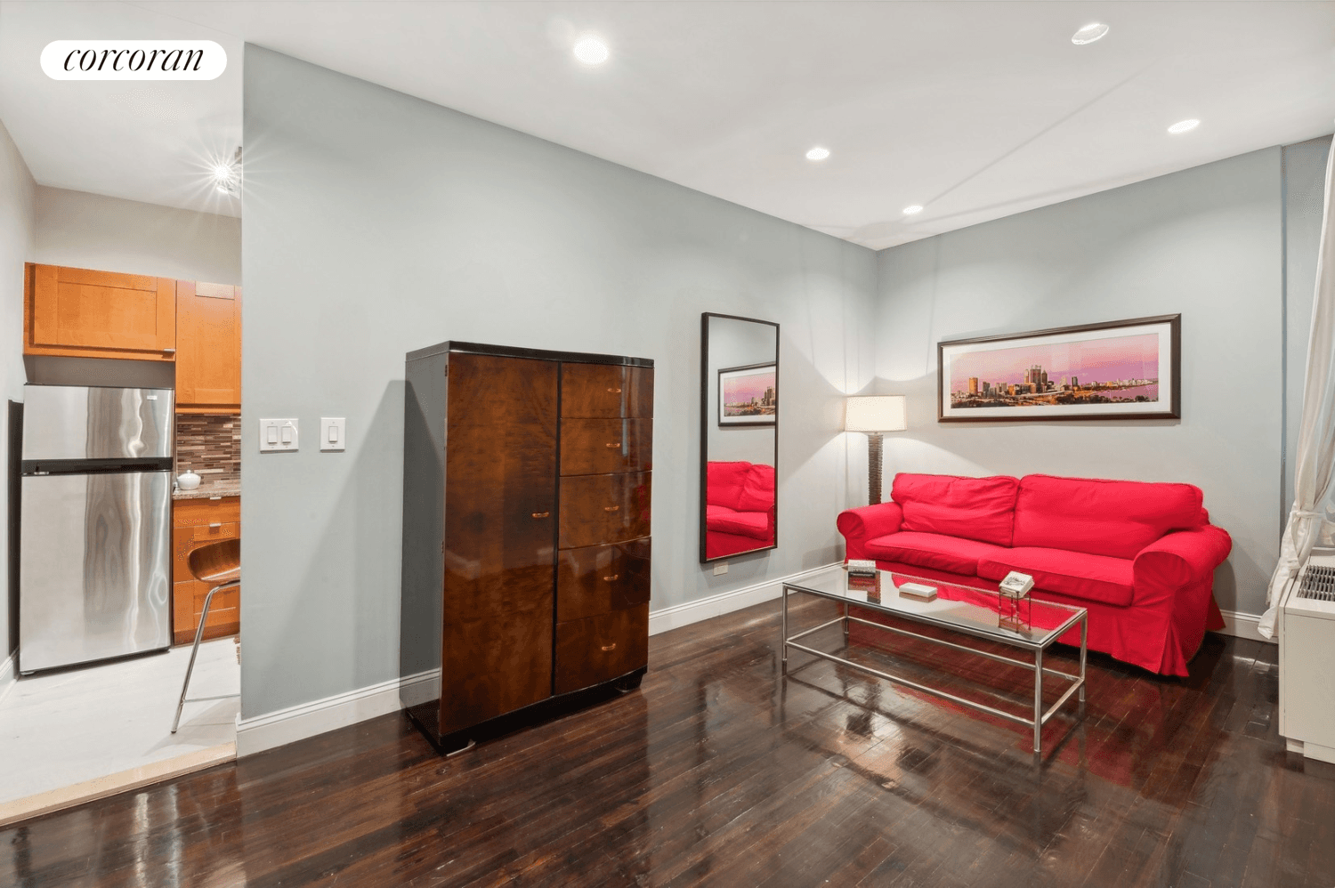 Firmly ensconced at the core and beating heart of the Big Apple, is a marvelous alcove studio gem.