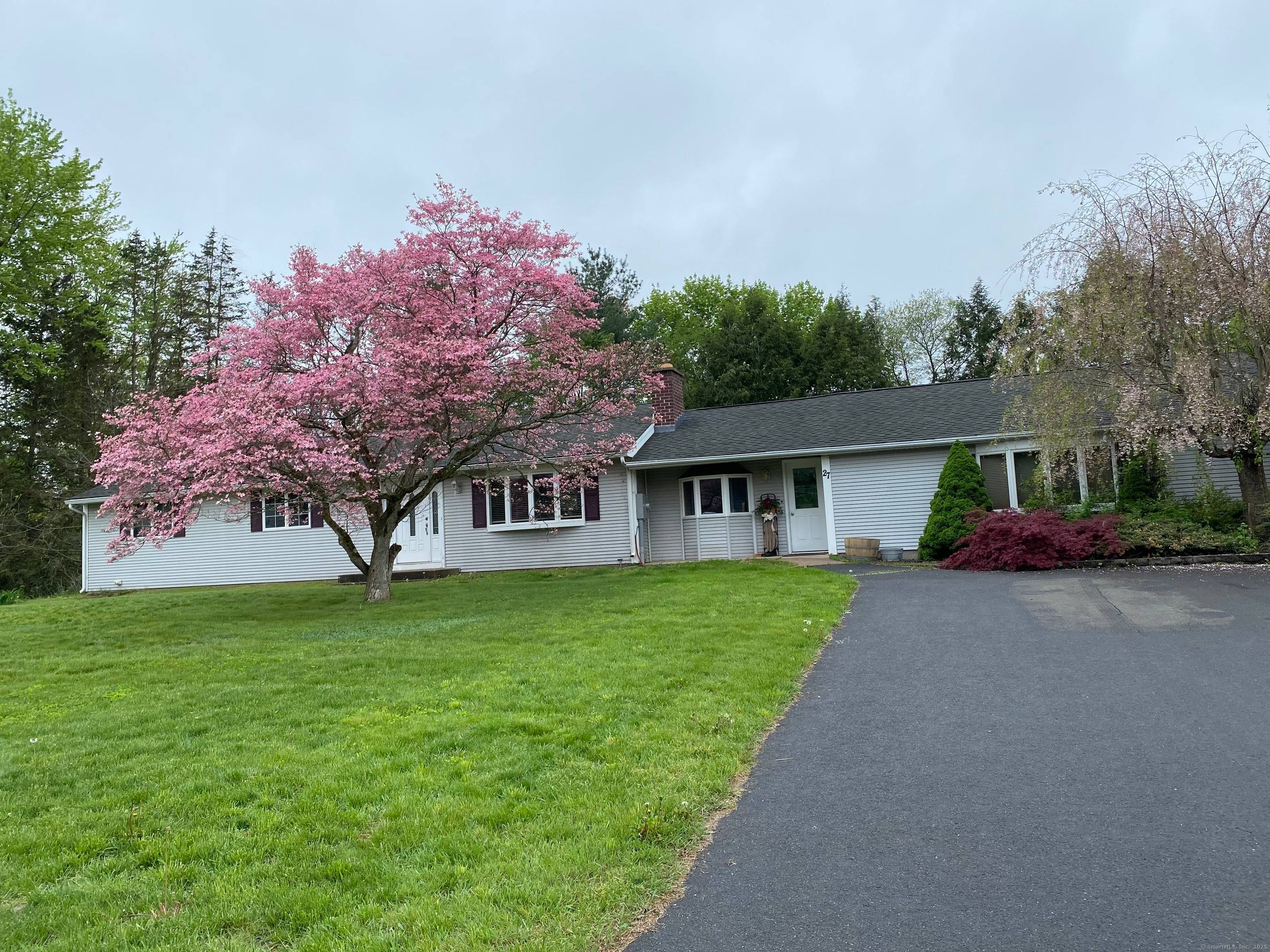 Welcome to 27 Margaret Dr in the charming Broad Brook area of East Windsor !