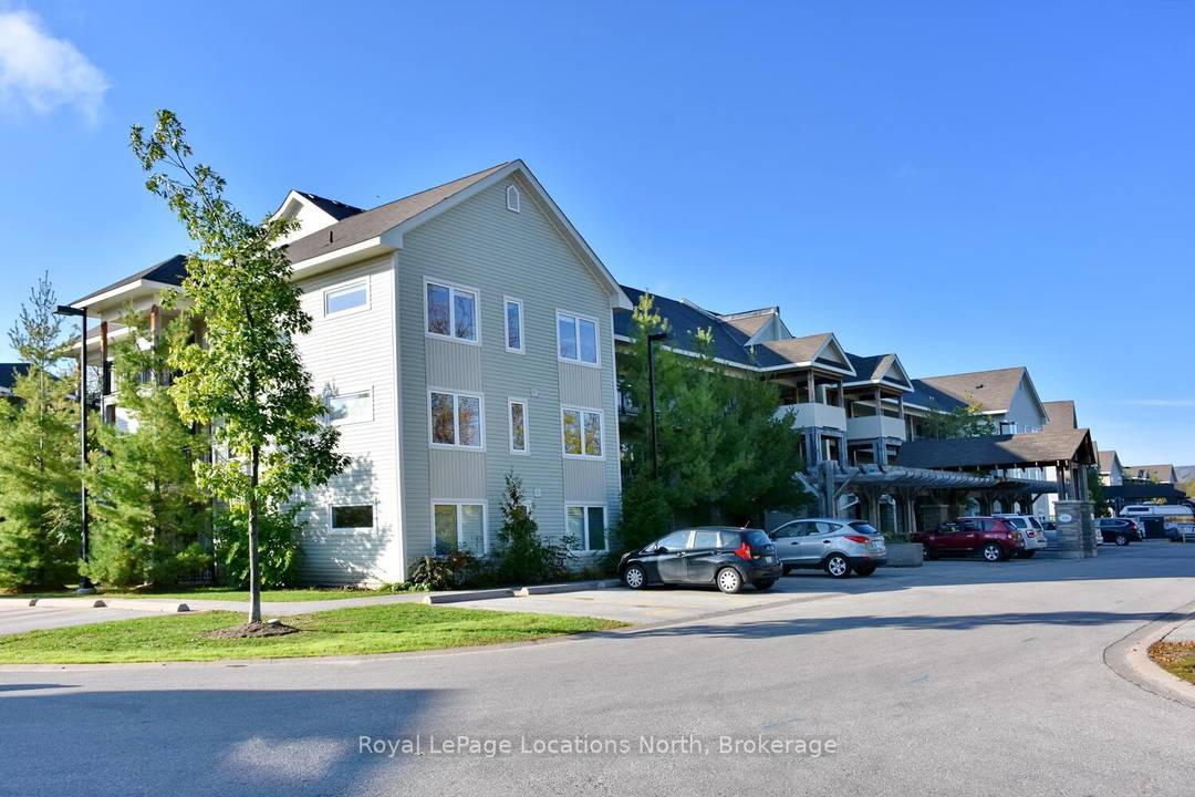 Stylish End Unit in Wyldewood available for rent !