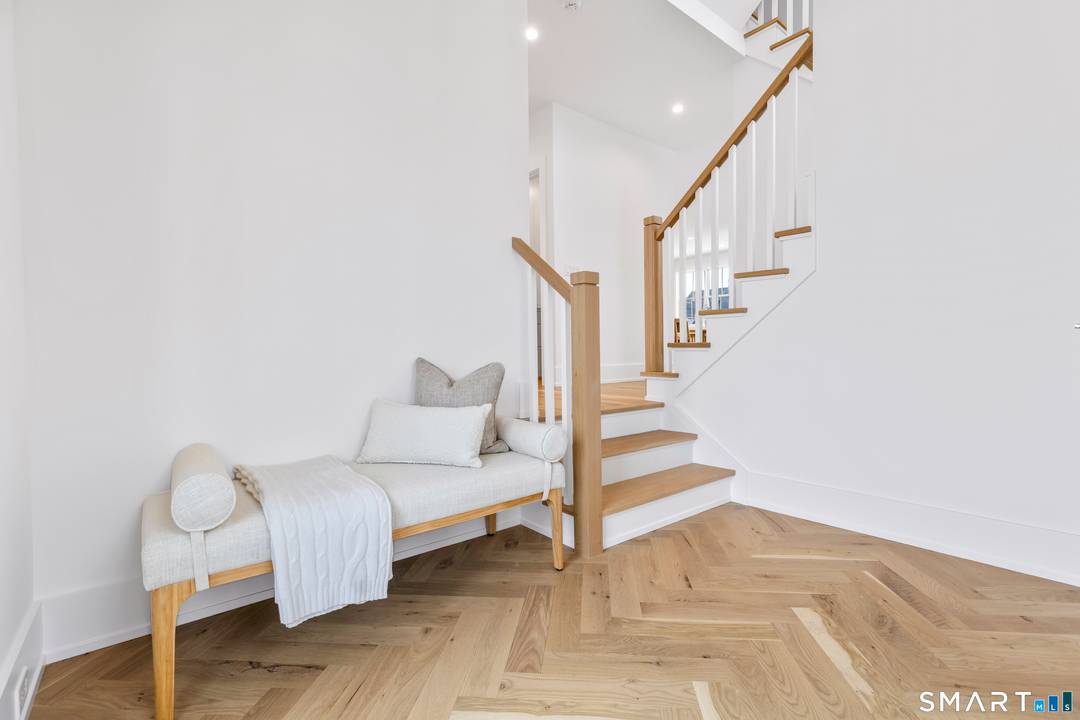 Perfectly positioned in the heart of the beach area, this stunning New Home offers the perfect blend of coastal living and in town convenience.