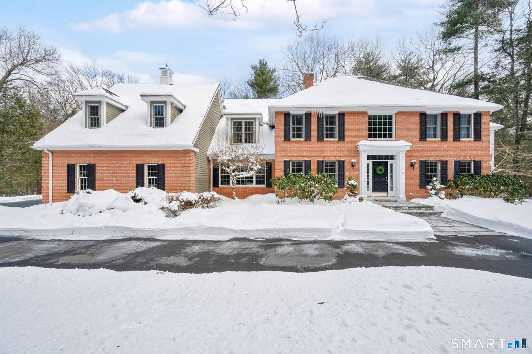 Rarely does a home strike the perfect balance between grand scale and cozy comfort until now.