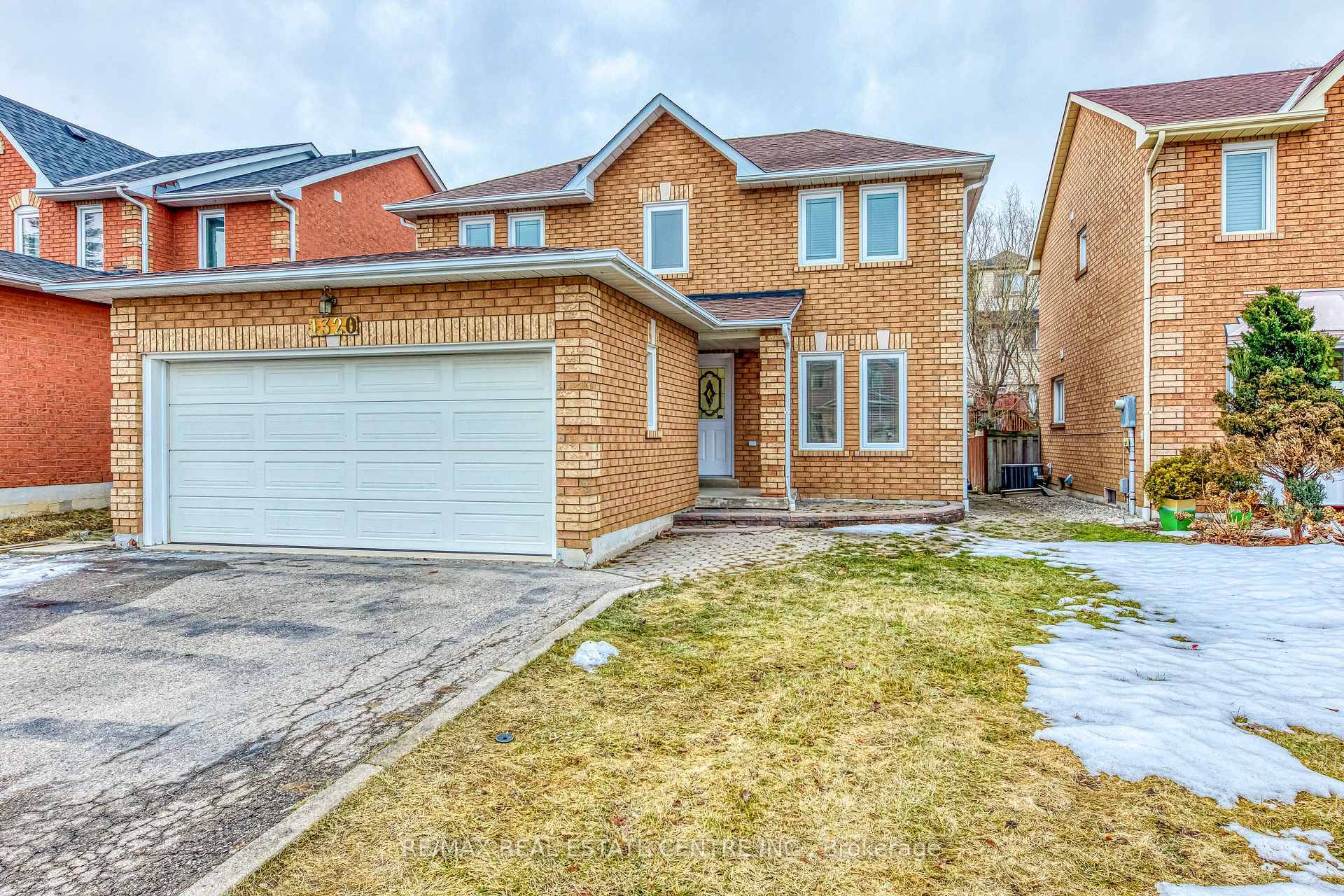 Welcome to 1320 Sherwood Mills Blvd in the high demand East Credit Neighbourhood.