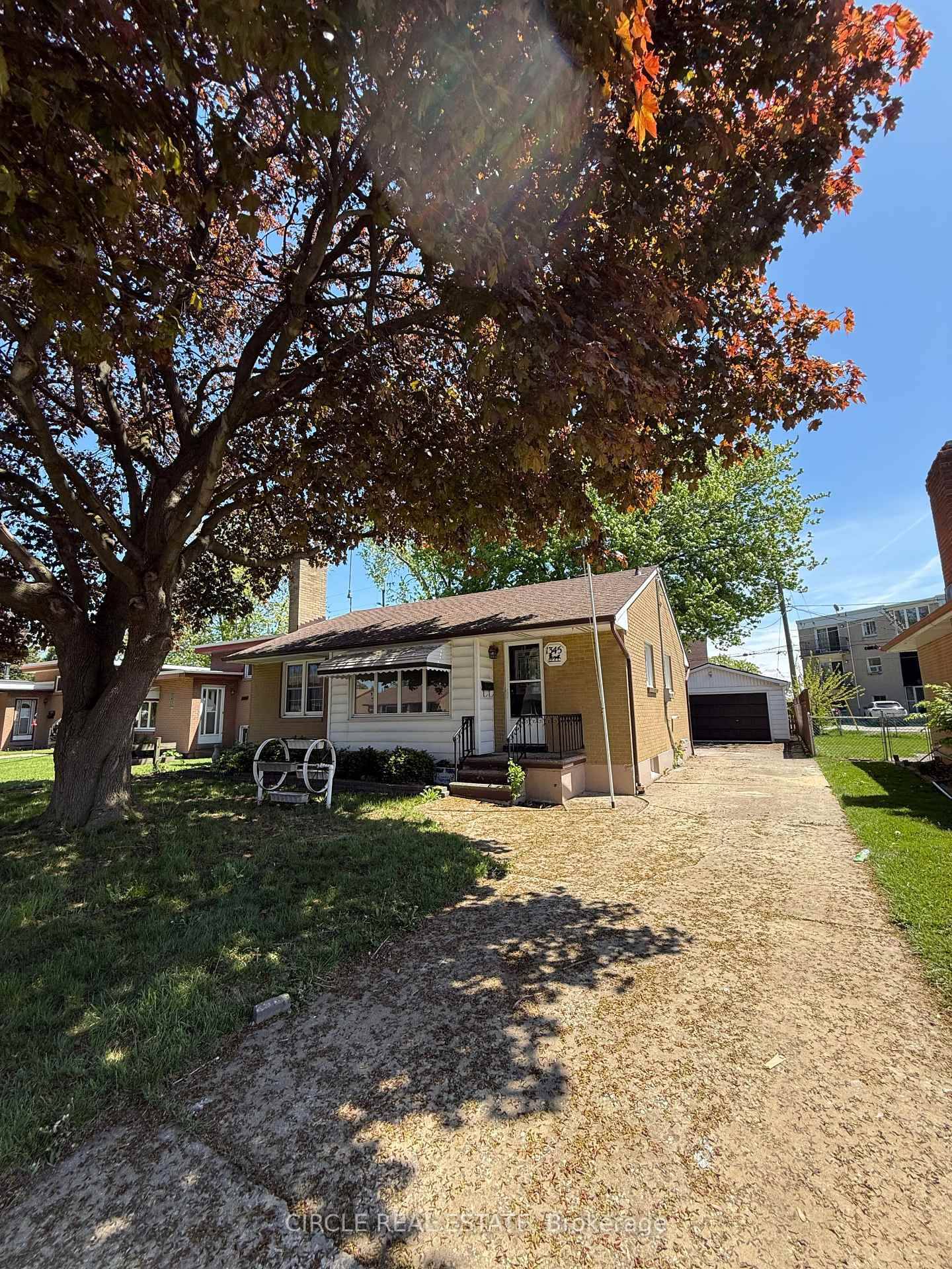 Welcome to 1345 Marlborough Blvd in Windsor !