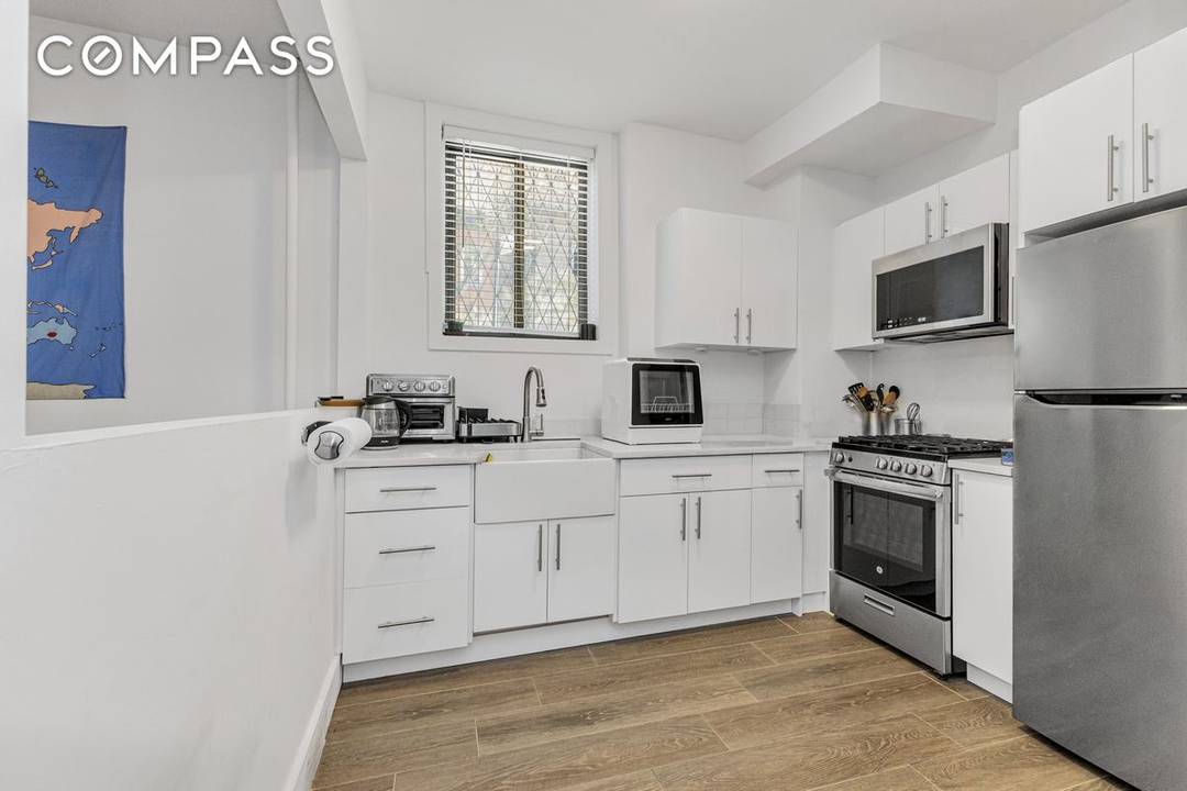 Unique oversized 1 bedroom, 1 bathroom condo located in the heart of prime Boerum Hill.