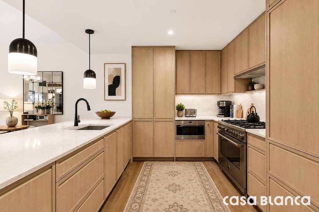Residence 2B offers a rare opportunity to experience townhouse style indoor outdoor living all on a single level within the ease of a full service building.