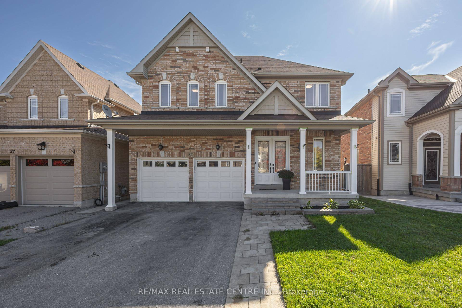 Welcome to this renovated detached 2 storey home featuring 4 1 bedrooms and 4 bathrooms, designed with both comfort and style in mind.