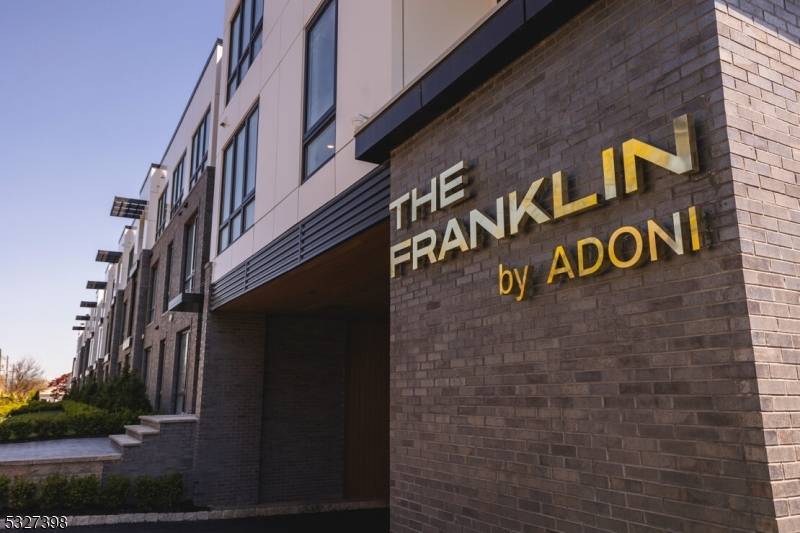 2 bedroom, 2 bath townhouse style apartment in this amazing upscale luxury building in the heart of Westfield at The Franklin at Westfield.