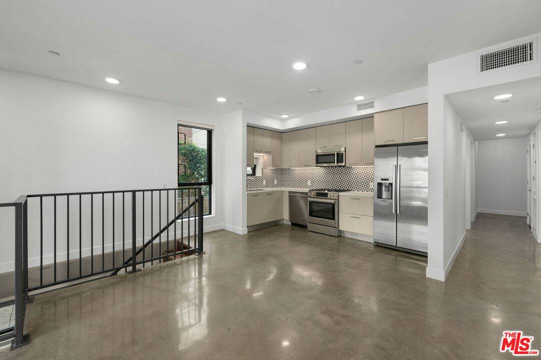 1250 N Fairfax Ave 3BR Hollywood Hills East La