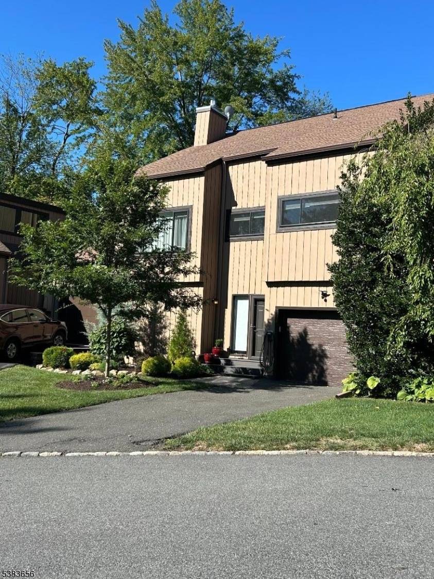 Chic and sophisticated describes this mint condition executive style rental home in an unbeatable location.