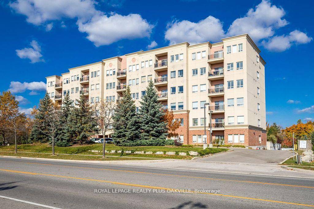 This bright and airy 2 bedroom, 2 bathroom, 1174 square foot condo was built when condos were spacious.