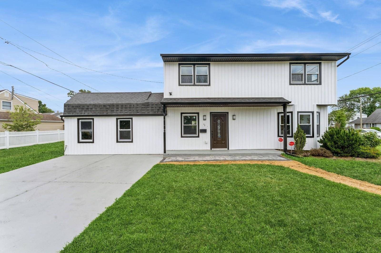 Fully renovated 5 bedroom, 3 bath home in the heart of Levittown !