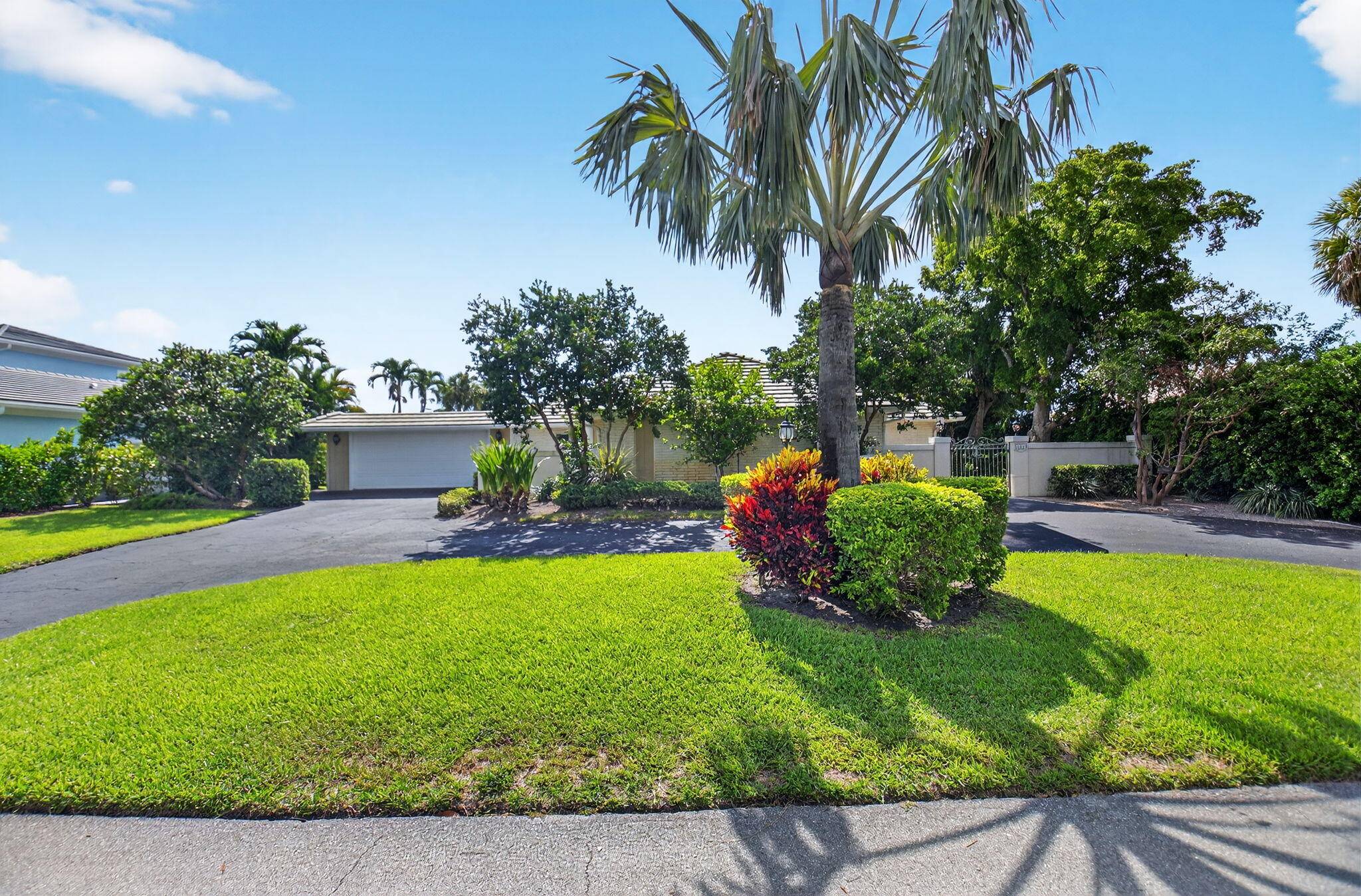 Welcome to 11814 N Lake in prestigious Delray Dunes Golf and Country Club.
