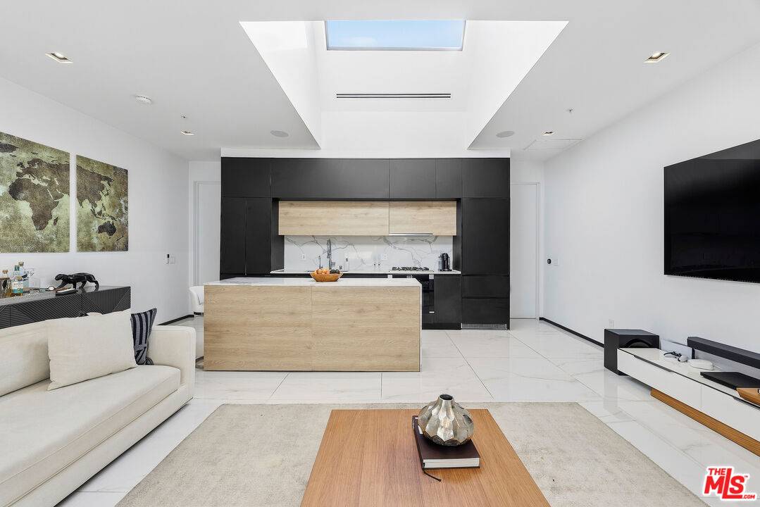 1253 N Sweetzer Ave 1BR Sunset Strip La